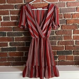 miami | Short sleeve dress, fitted waist with slip sewn in, V-neck, size small